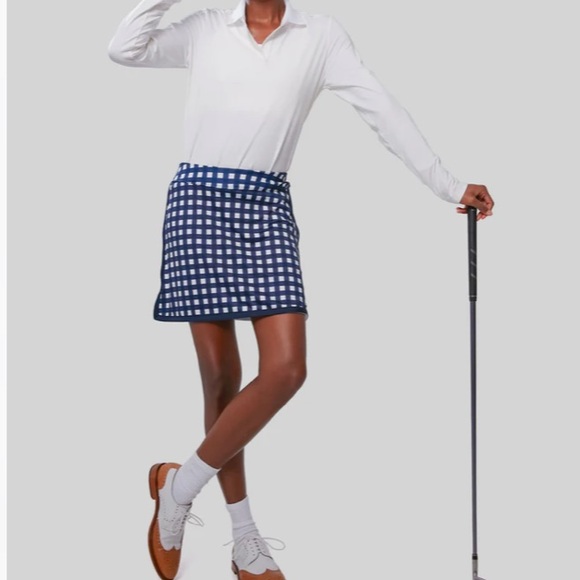 Navy Trellis 16 Inch Piped Golf Skirt
TNUCK SPORT - Picture 2 of 9